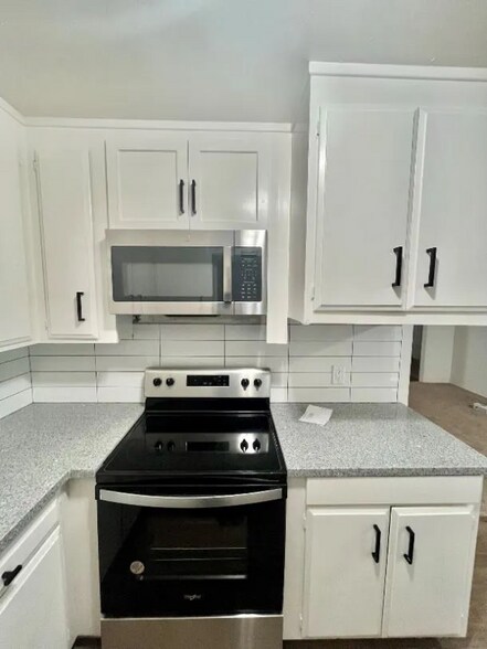 Building Photo - 1402 Chapala Way
