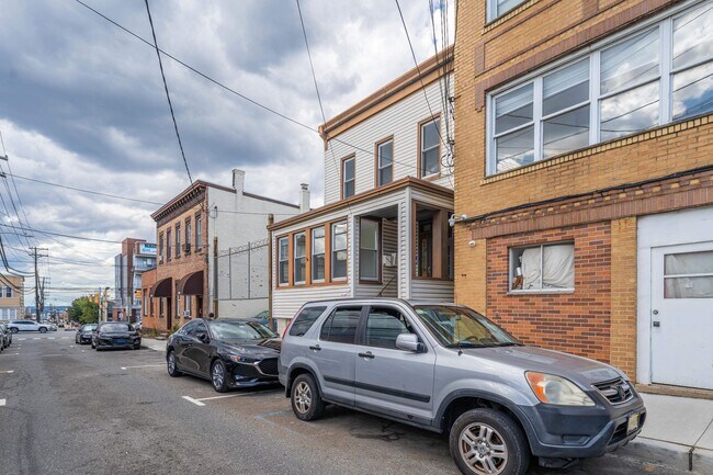 Building Photo - 598 67th St