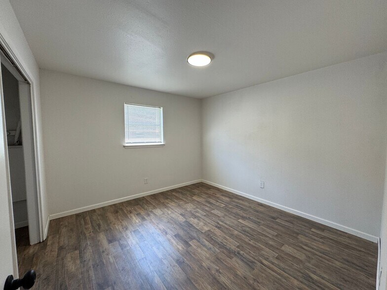Building Photo - 611 Sunset Ln