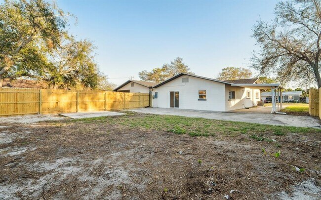 Building Photo - 427 92nd Ave N
