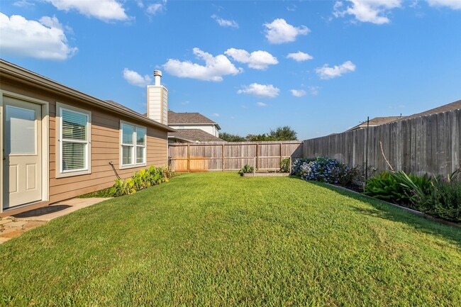 Building Photo - 1608 Pointe Leone