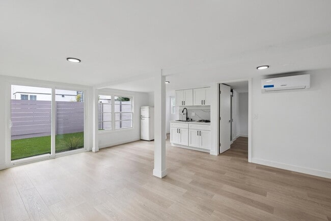 Building Photo - Newly Renovated Historic 1-Bedroom in Downtown North (Palo Alto)