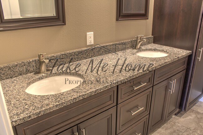 Building Photo - Springfield Schools with Strafford Address!