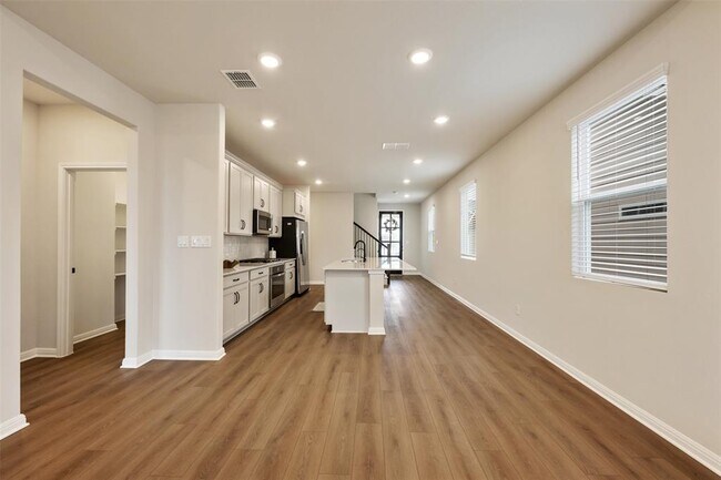 Building Photo - 283 Ranier Wy