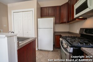 Building Photo - 622 W Russell Pl