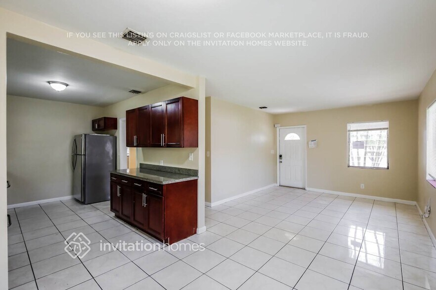 Building Photo - 16049 NE 9th Ct