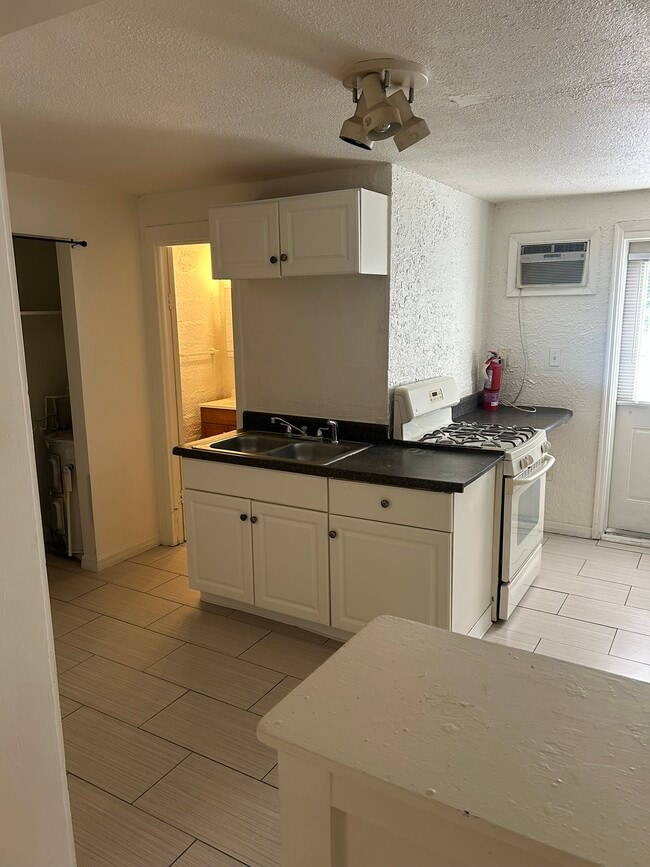 Building Photo - Largo