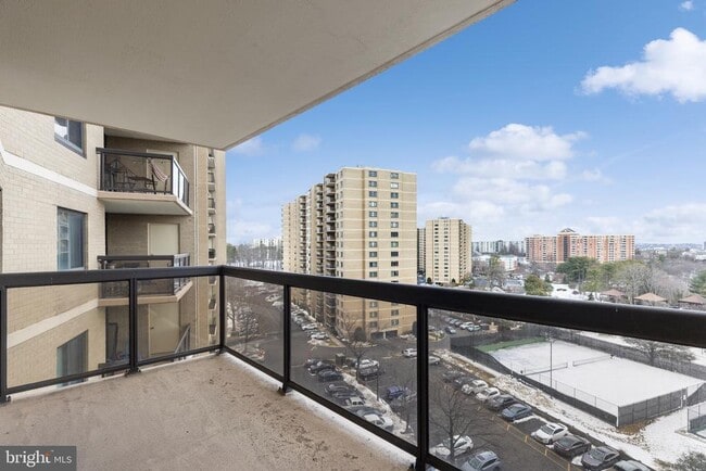 Building Photo - 307 Yoakum Pkwy