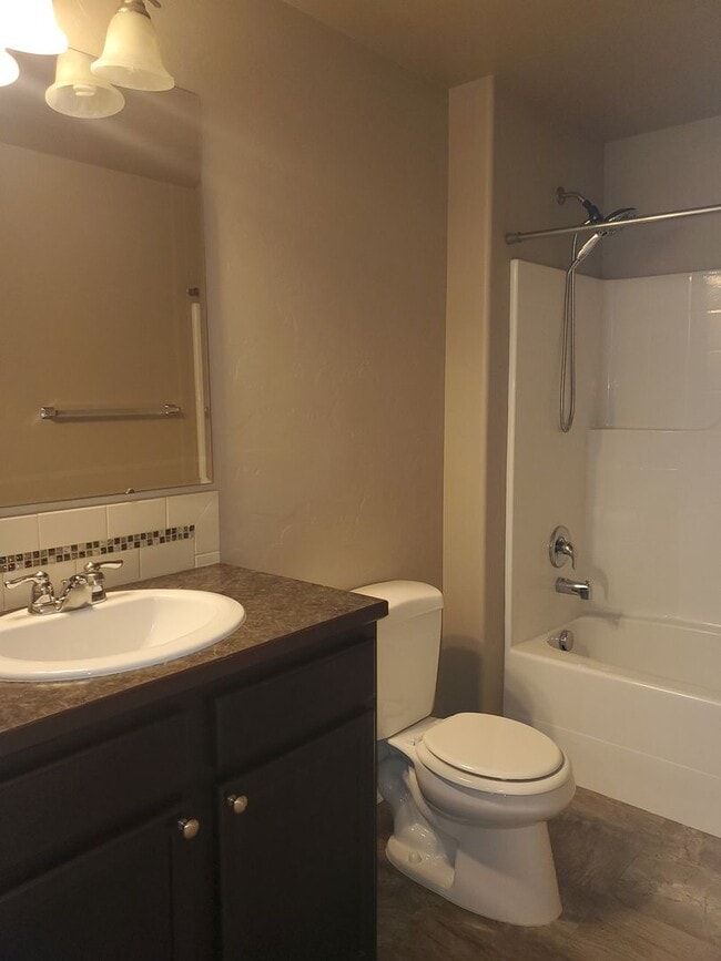 Building Photo - Charming and conveniently located in Nampa 3 bedroom, 2 bath home