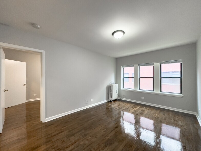Building Photo - 5746 N Winthrop Ave