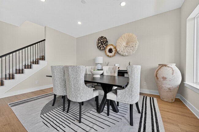 Building Photo - 7727 Pleasant Crst Dr