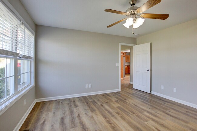 Building Photo - 51 Winding Oaks