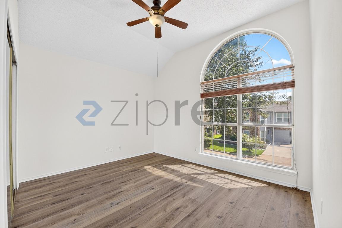 Building Photo - Unit