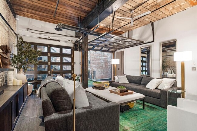 Building Photo - 320 Peters St SW