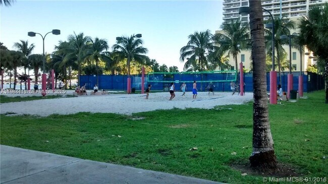 Building Photo - 1900 N Bayshore Dr