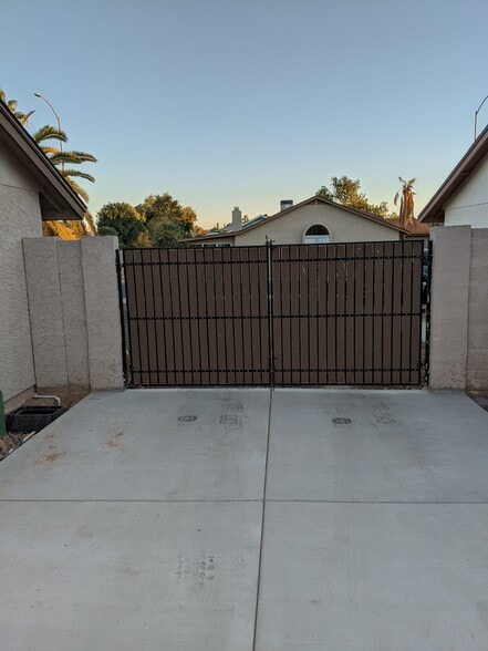 Sideyard - 1732 N Temple St