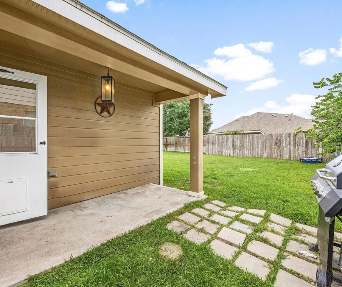 Building Photo - 3015 Crescent Oaks Park Ln