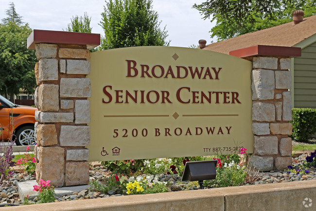 Building Photo - Broadway Senior Center