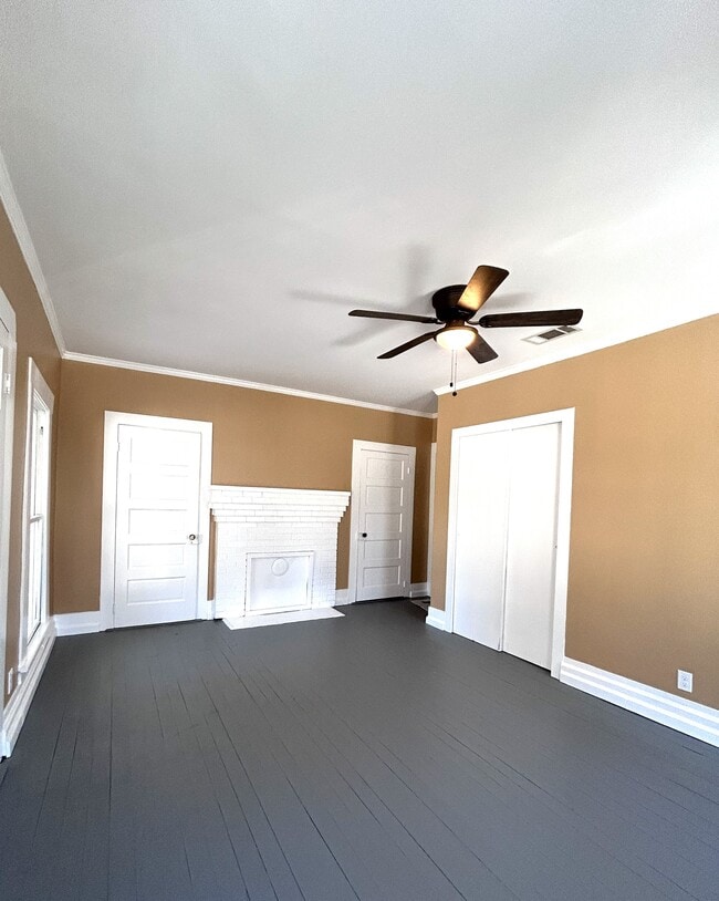 Building Photo - 216 Singleton Ave