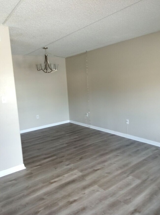 Primary Photo - Gated Community First Floor 1/1.5 Apartmen...