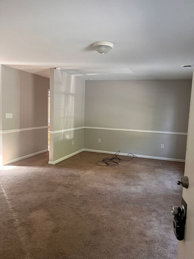 Building Photo - Spacious two bedroom in Altavista! Close t...