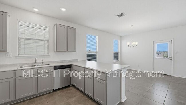 Building Photo - 10419 Salitrillo Bnd