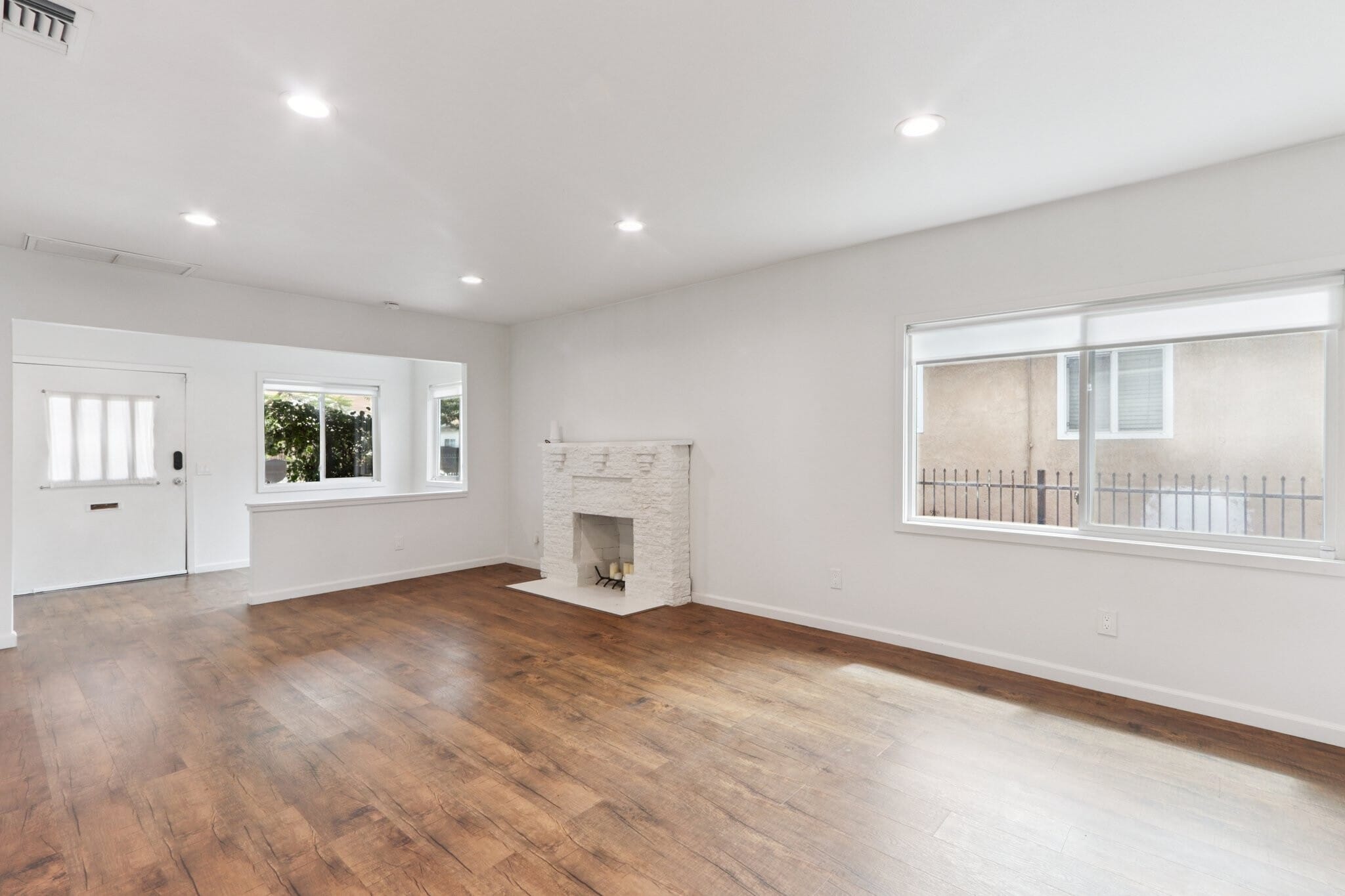 Building Photo - 218 W 87th St