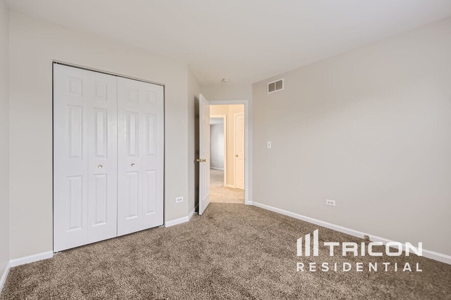 Building Photo - 4102 Brenton Dr