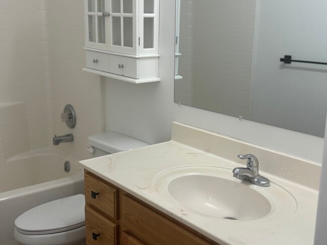 Building Photo - 548 N 500 W