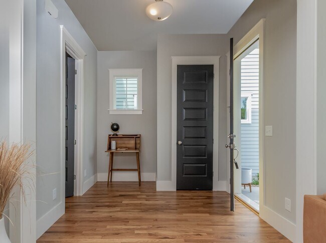 Building Photo - WOW!! One of the best Locations in one of the most desired neighborhoods