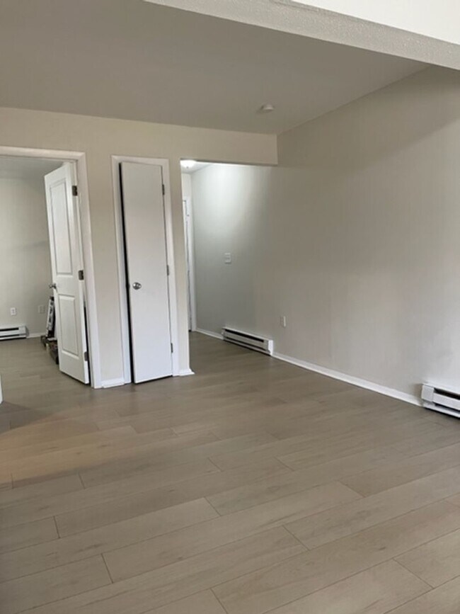 Building Photo - 492 East St