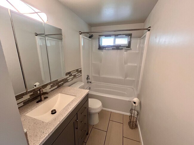 Building Photo - Completely Renovated 4 Bed, 2 Bath Home in Spokane!