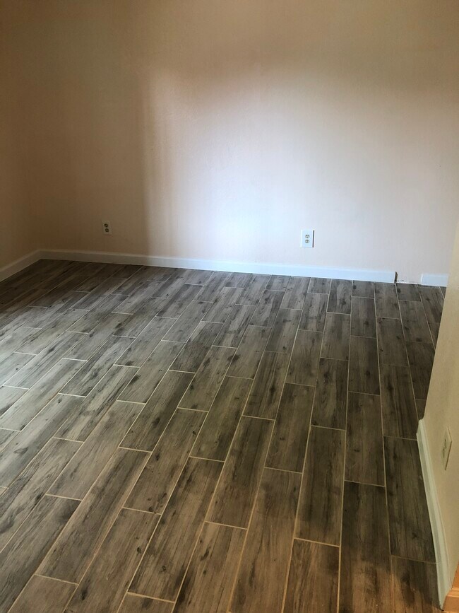 Building Photo - 5203 Caliente St