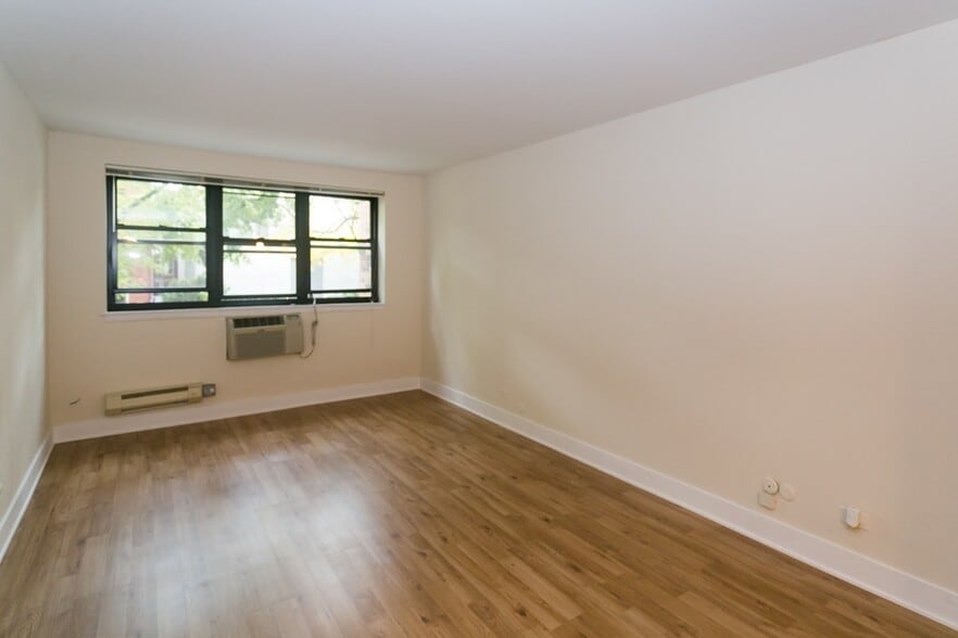 Building Photo - 675 W Wrightwood Ave