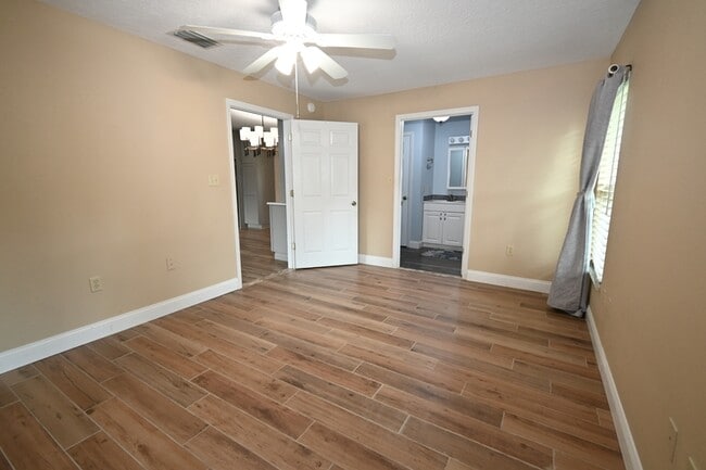 Building Photo - 985 Quail Run