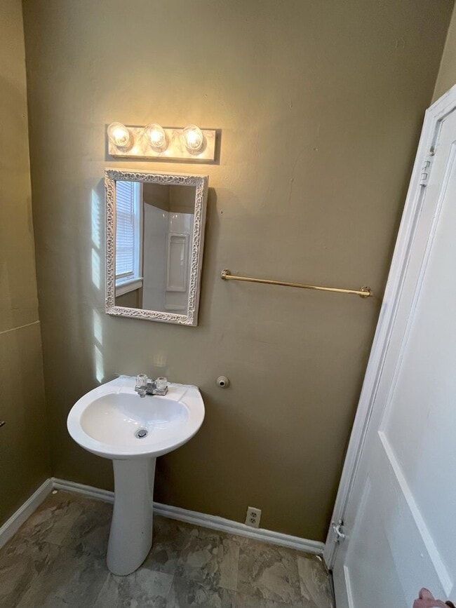 Building Photo - Relax on the Porch: Cozy 2-Bedroom Home in Talladega!!!