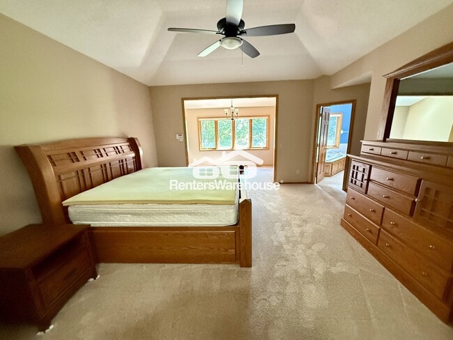 Building Photo - 10445 Fawns Way