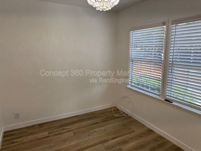 Building Photo - 3211 Park Ln