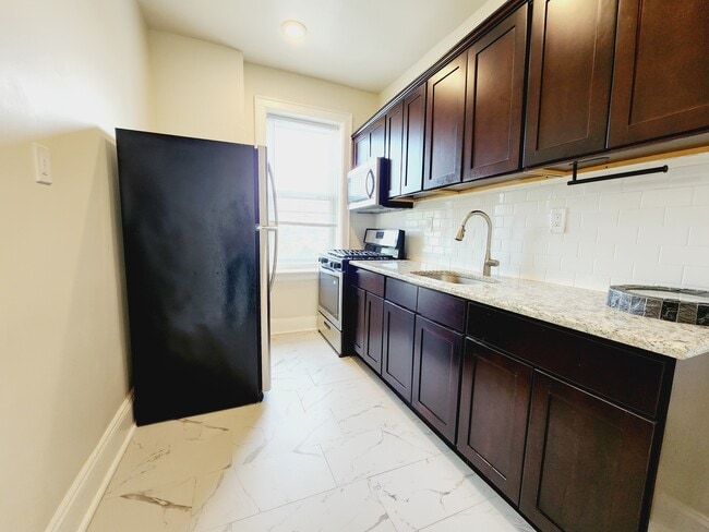 Building Photo - 10 Broadway