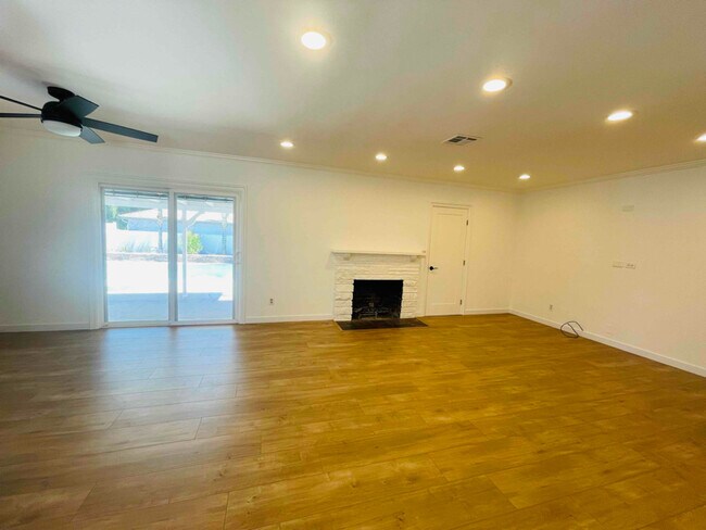 Building Photo - 7738 Penfield Ave