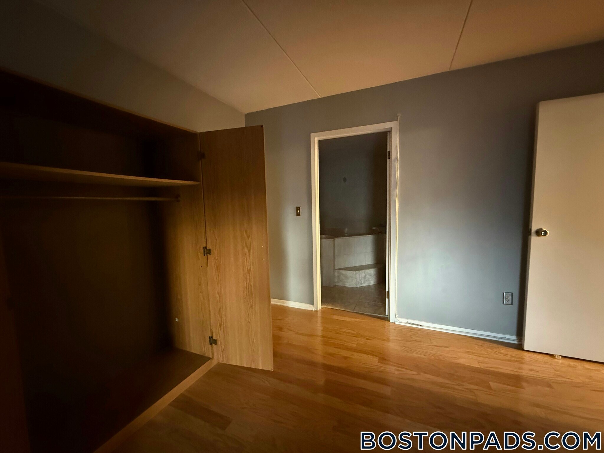 Building Photo - 50 Broadlawn Park