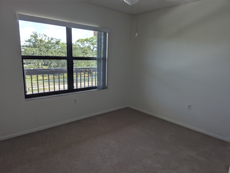 BR2 - 515 30th Ave W