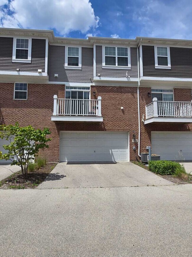 Building Photo - 522 Fairway Dr