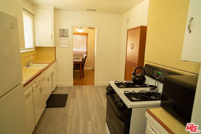 Building Photo - 5258 Thornburn St