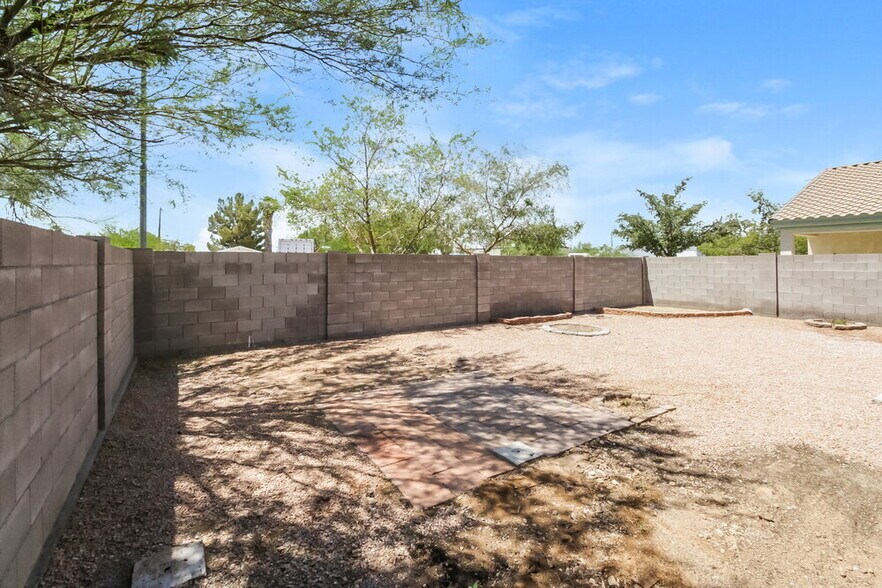 Building Photo - 10441 E Bonnell St