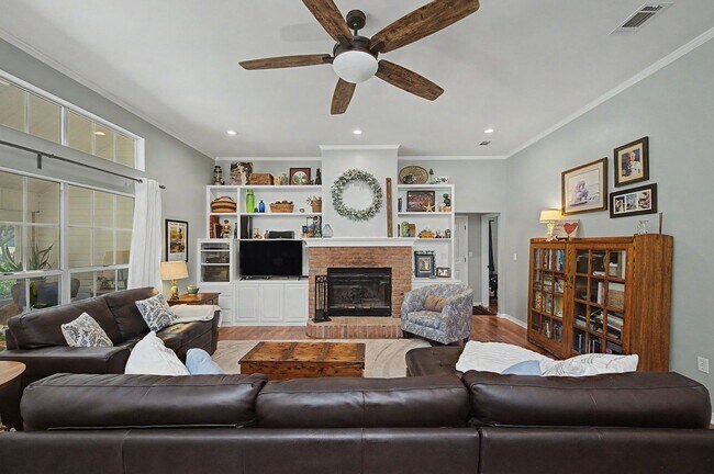 Building Photo - FIVE Bedroom Home in Bluewater Bay