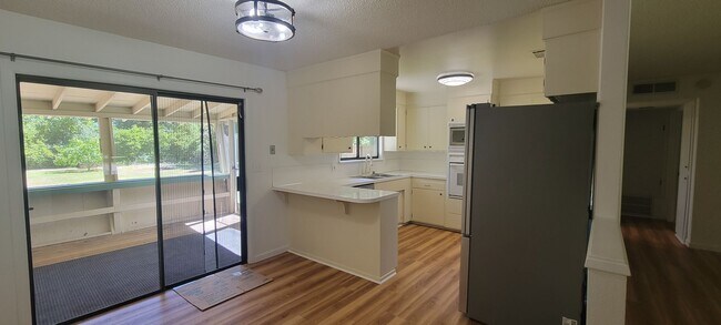 Building Photo - Great Palo Cedro Neighborhood