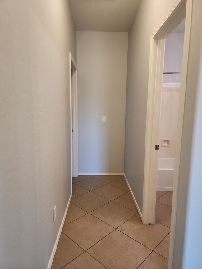 Building Photo - "Charming Anthem Retreat: 3-Bed, 2-Bath Ge...