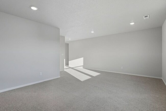 Building Photo - Spacious 4-Bedroom Home with Loft, 3 Baths & 3-Car Garage