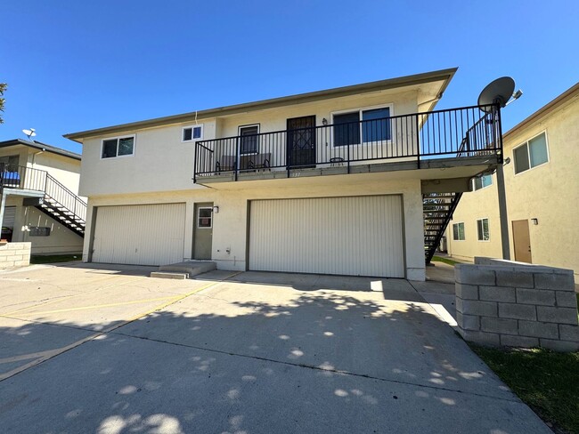 Building Photo - Remodeled McKeon Townhome